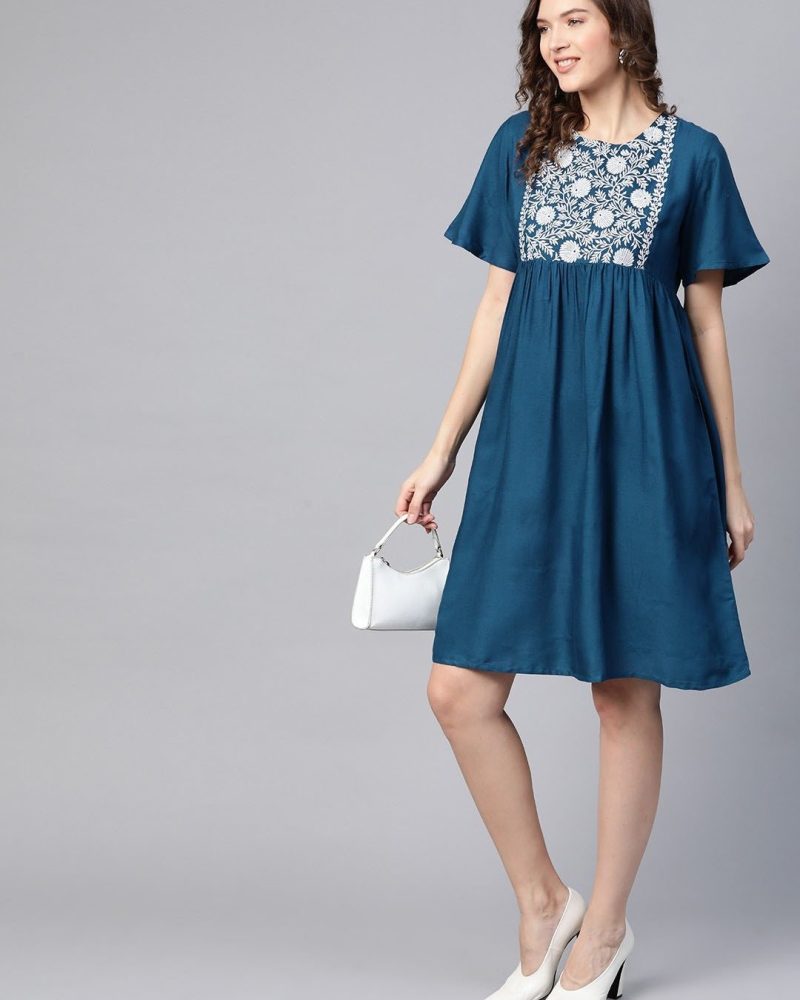 Refined Blue And White Embroidered Cotton Dress